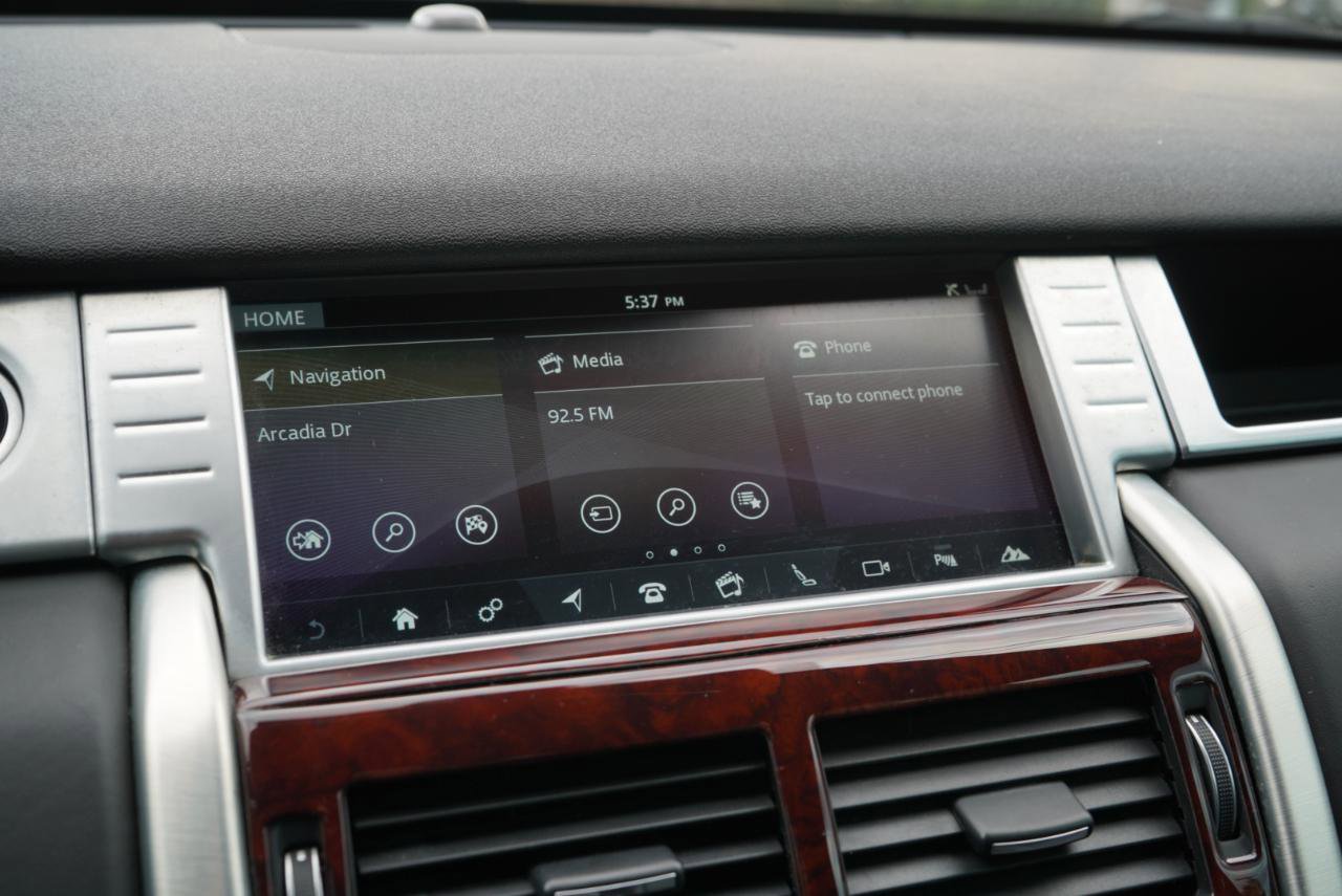 Used 2017 Land Rover Discovery Sport HSE Luxury image 31