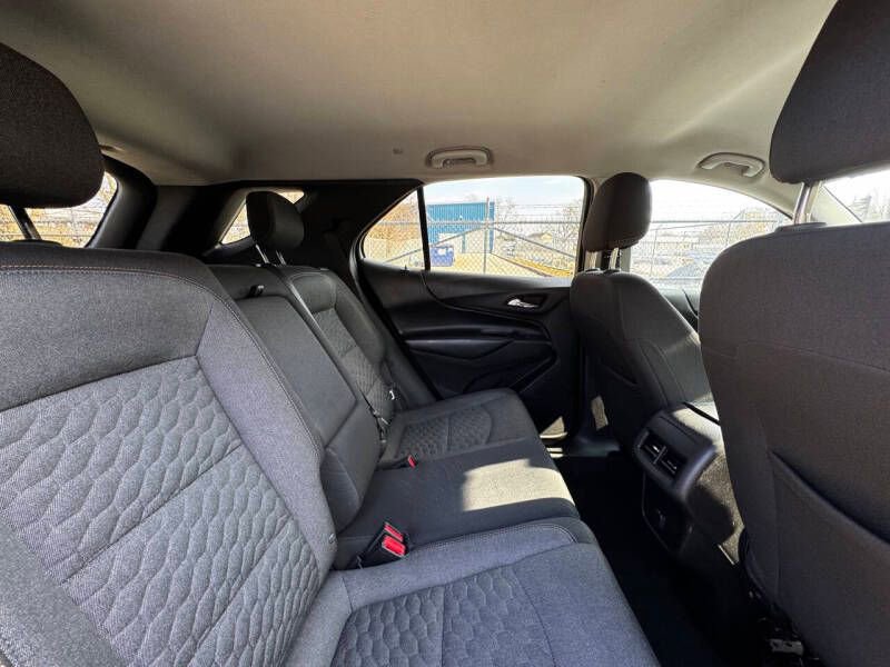 Used 2018 Chevrolet Equinox LT FWD image 11