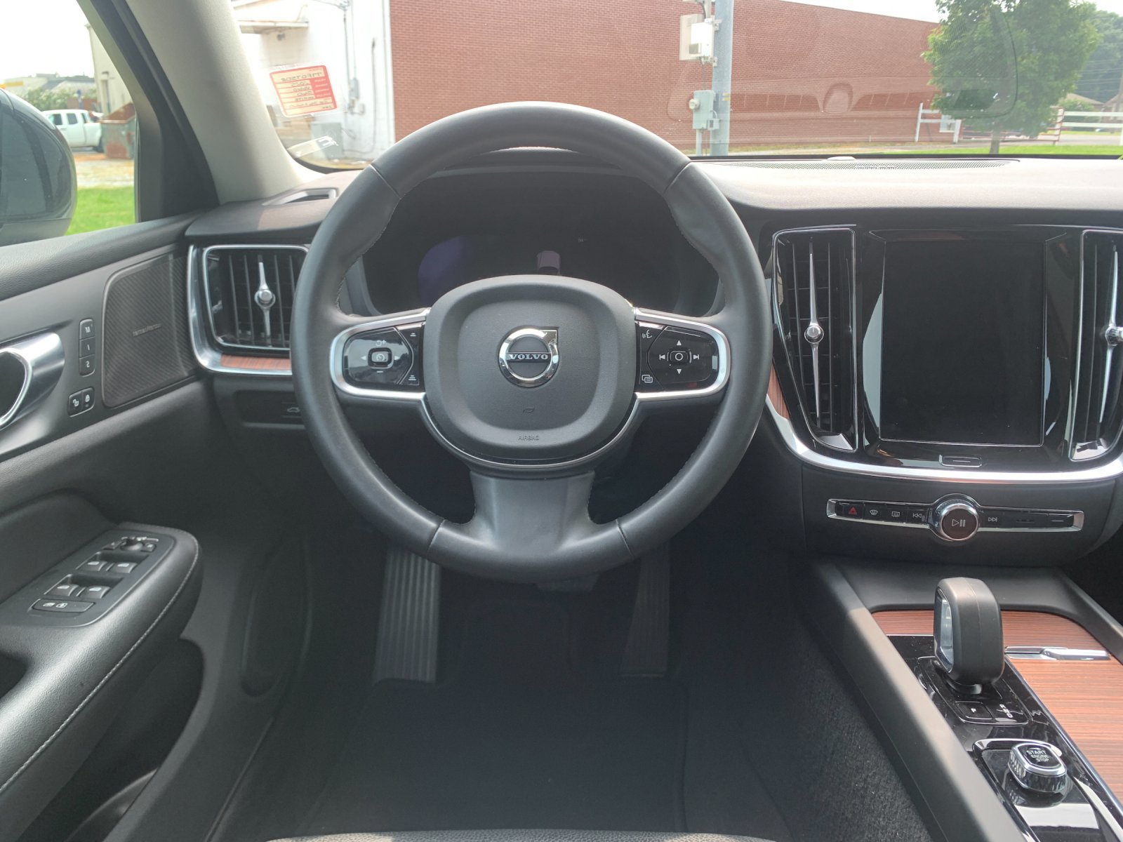 Used 2025 Volvo S60 B5 Plus AWD/4WD image 18