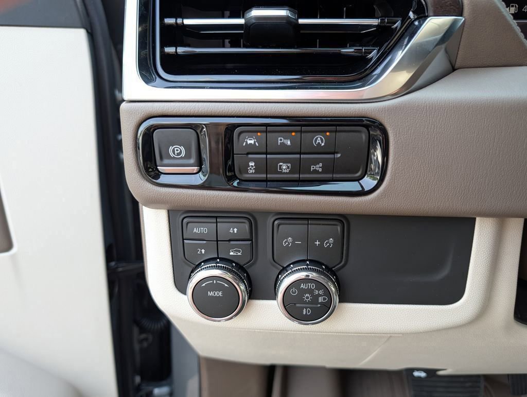New 2026 GMC Yukon Denali AWD/4WD image 16