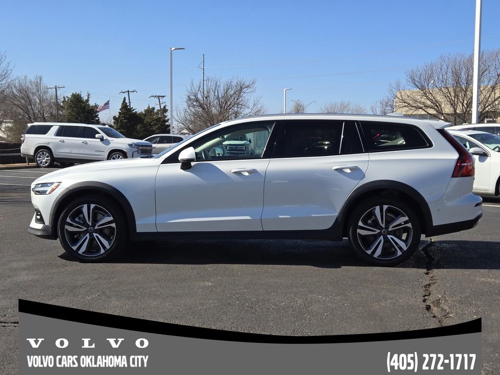 Certified 2024 Volvo V60 B5 Cross Country Plus w/ Protection Package Premier image 3