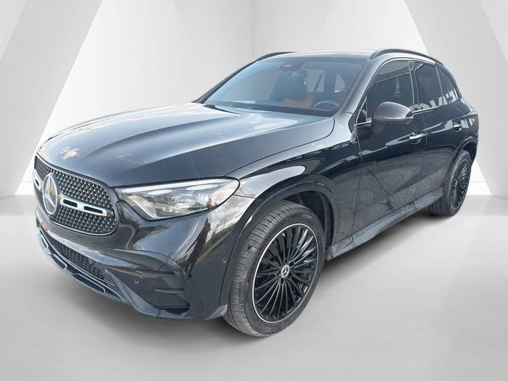 Used 2024 Mercedes-Benz GLC 300 4MATIC image 3