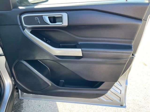 Used 2020 Ford Explorer XLT w/ Equipment Group 202A AWD/4WD image 39