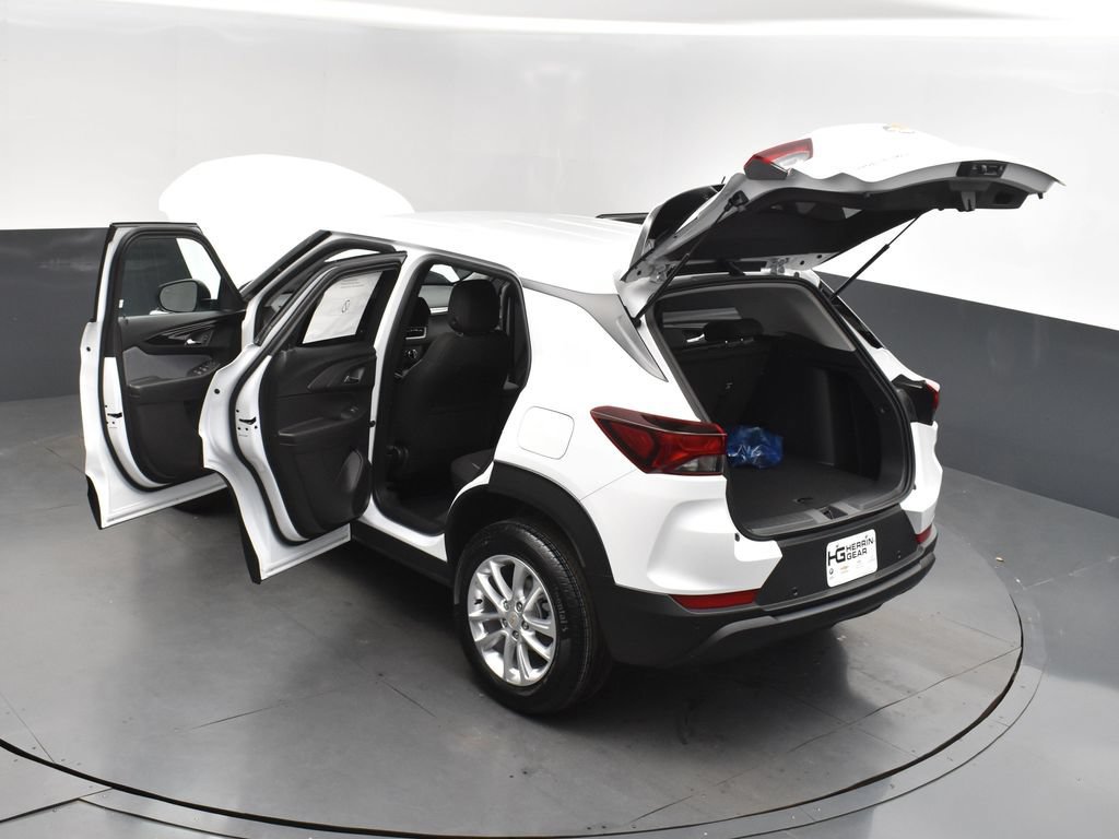 New 2025 Chevrolet TrailBlazer LS w/ LS Convenience Package FWD image 2