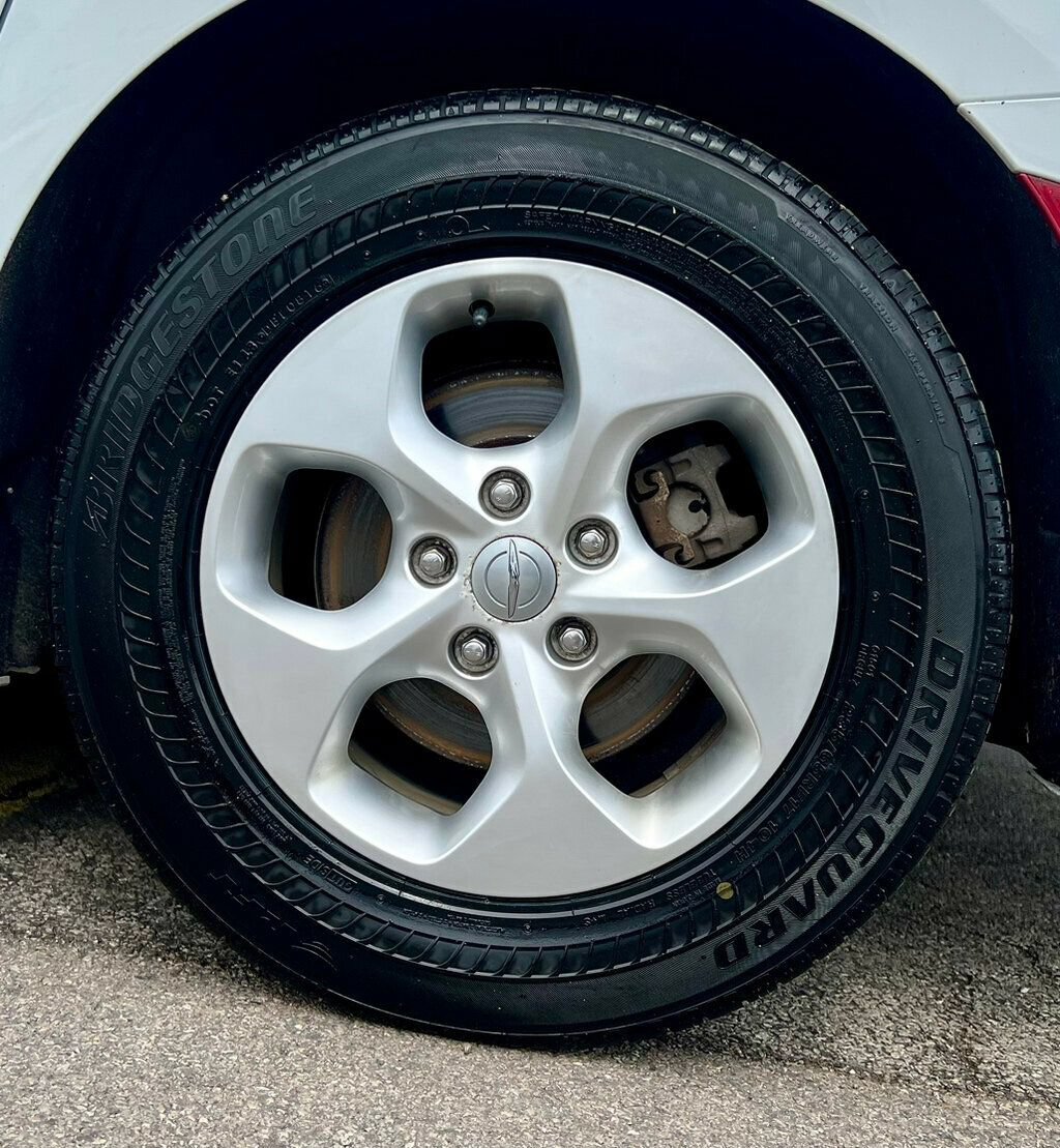 Used 2017 Chrysler Pacifica LX w/ Tire & Wheel Group FWD image 28