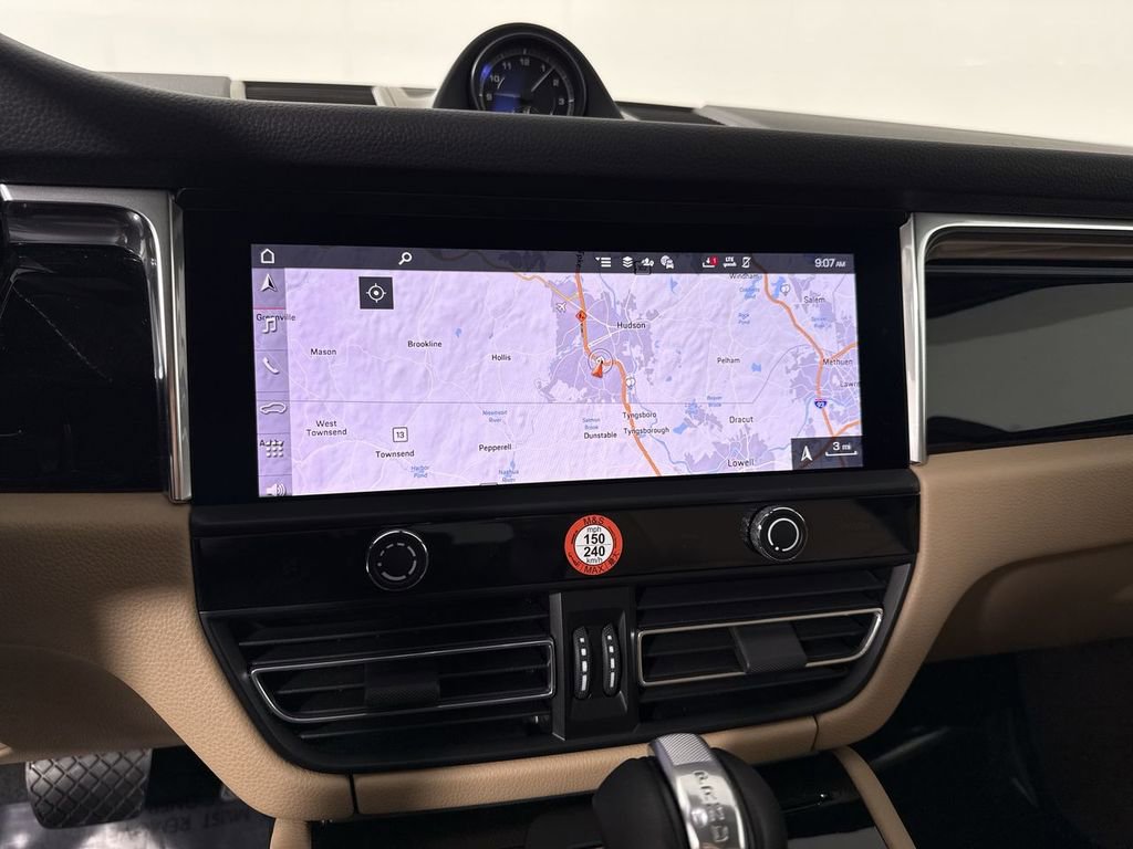 Certified 2025 Porsche Macan image 27