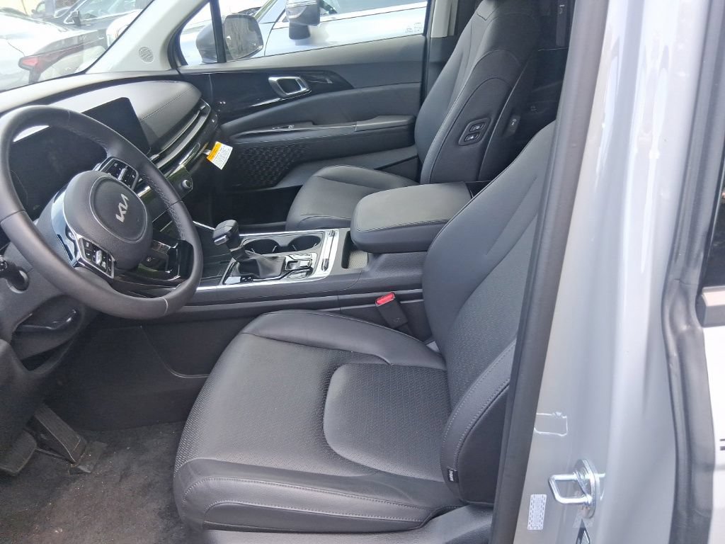Certified 2025 Kia Carnival SX Prestige FWD image 12