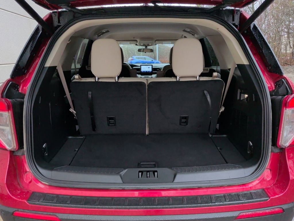 Certified 2024 Ford Explorer XLT w/ Equipment Group 202A image 9