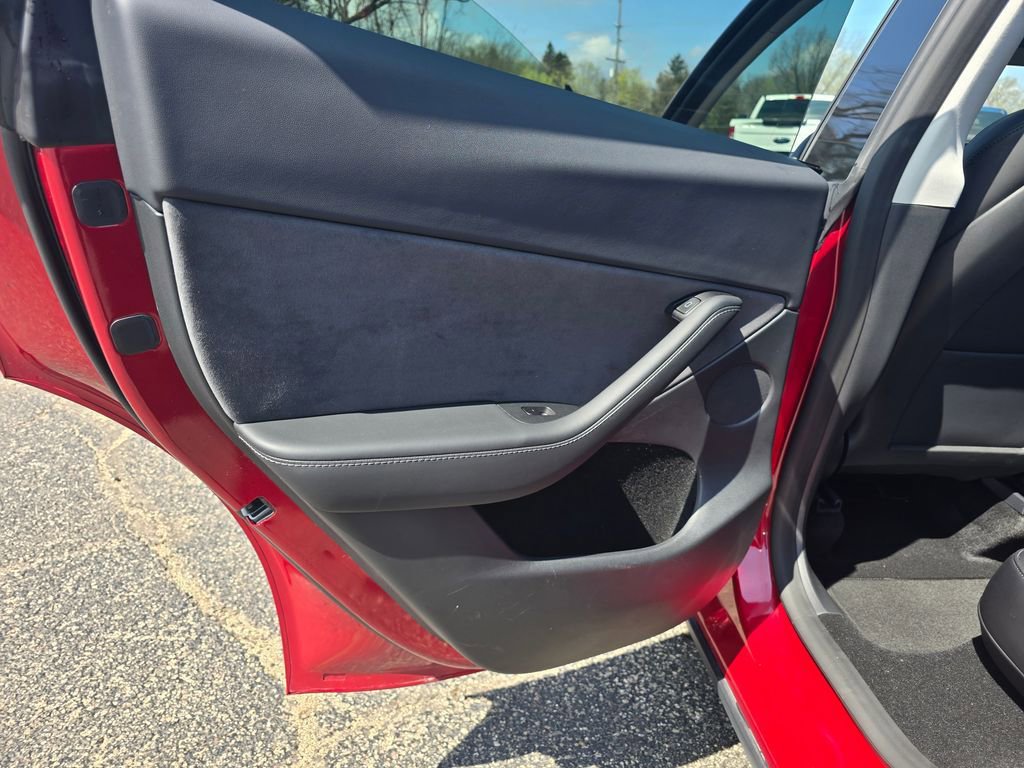 Used 2025 Tesla Model Y Long Range image 11