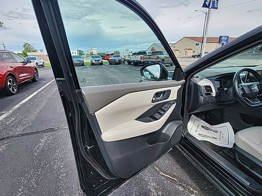 Used 2025 Nissan Rogue SV AWD/4WD image 20