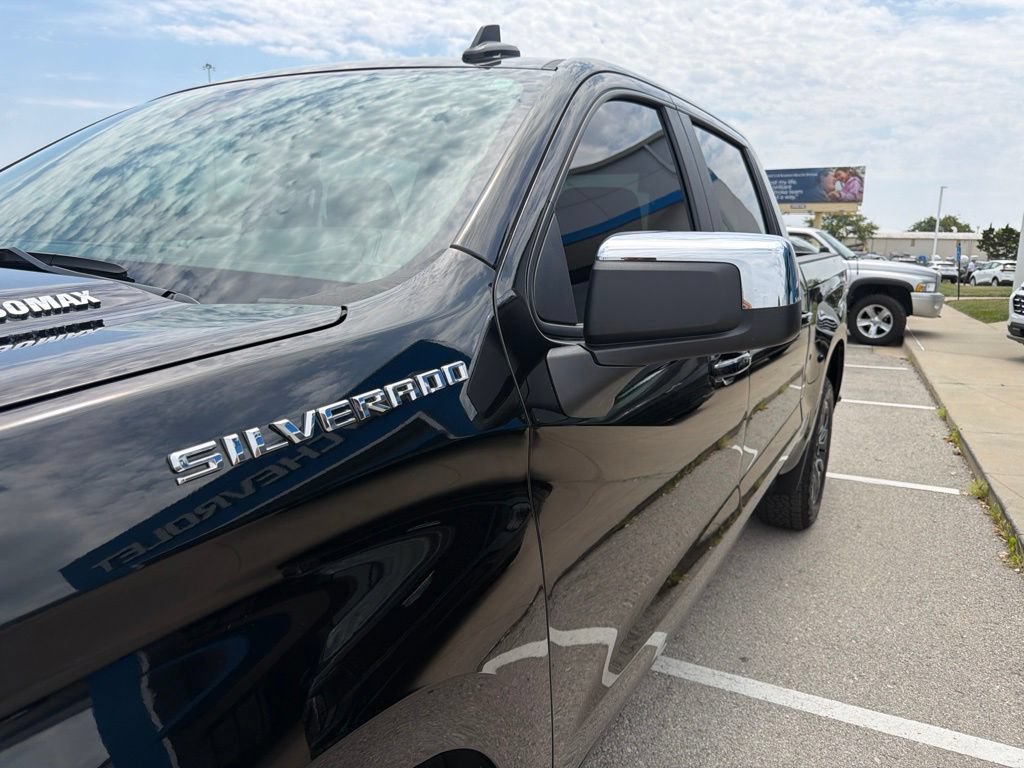 Used 2025 Chevrolet Silverado 1500 LT AWD/4WD image 11