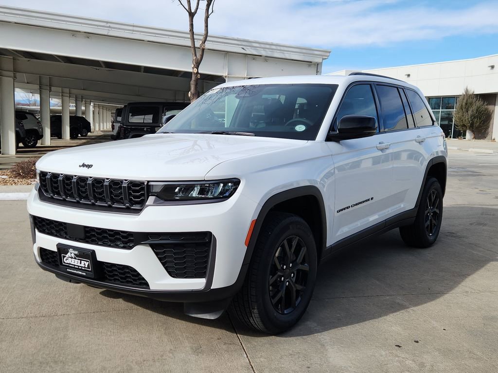 New 2026 Jeep Grand Cherokee Altitude image 4