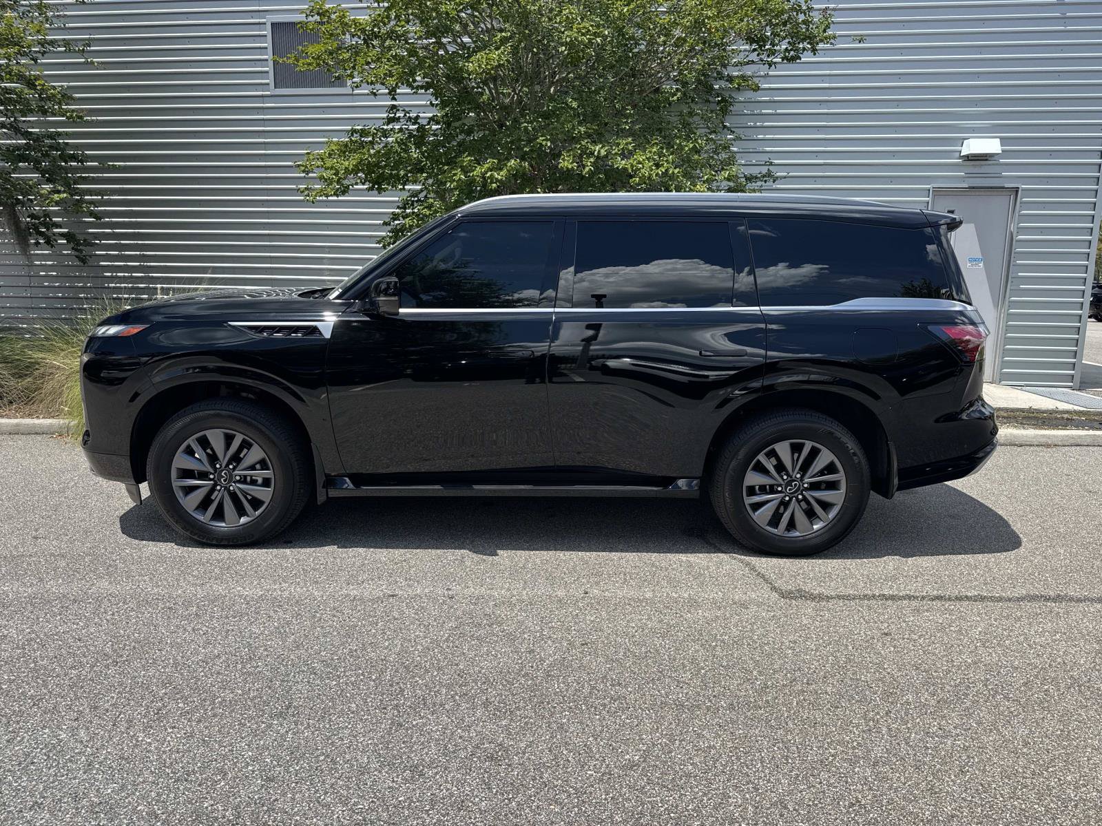 Used 2026 INFINITI QX80 Pure w/ Cargo Package RWD image 2