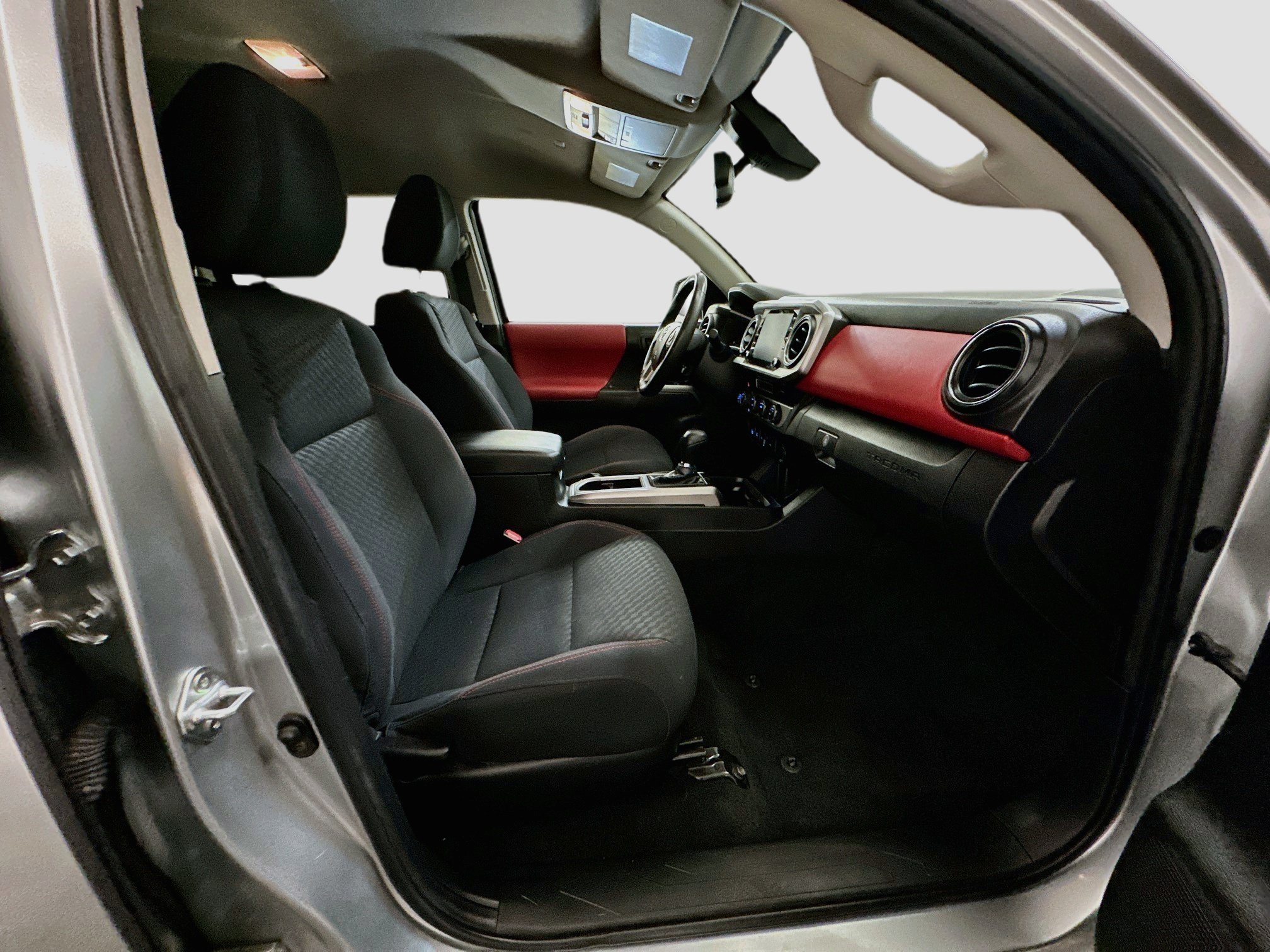 Used 2023 Toyota Tacoma SR5 AWD/4WD image 32