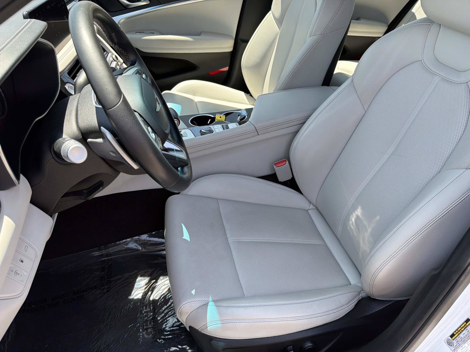 Used 2025 Genesis G70 2.5T RWD image 18