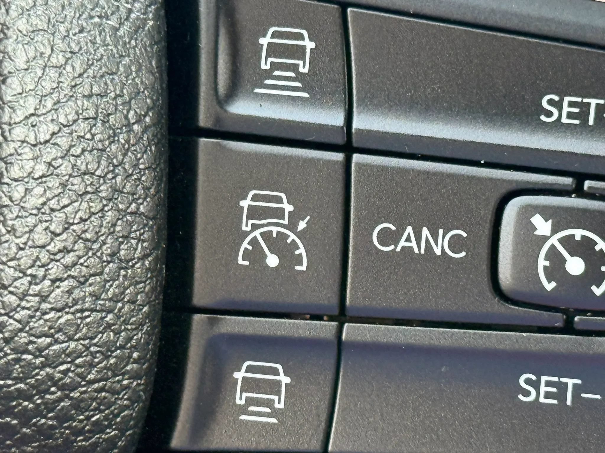 Used 2023 Jeep Grand Cherokee Altitude AWD/4WD image 8