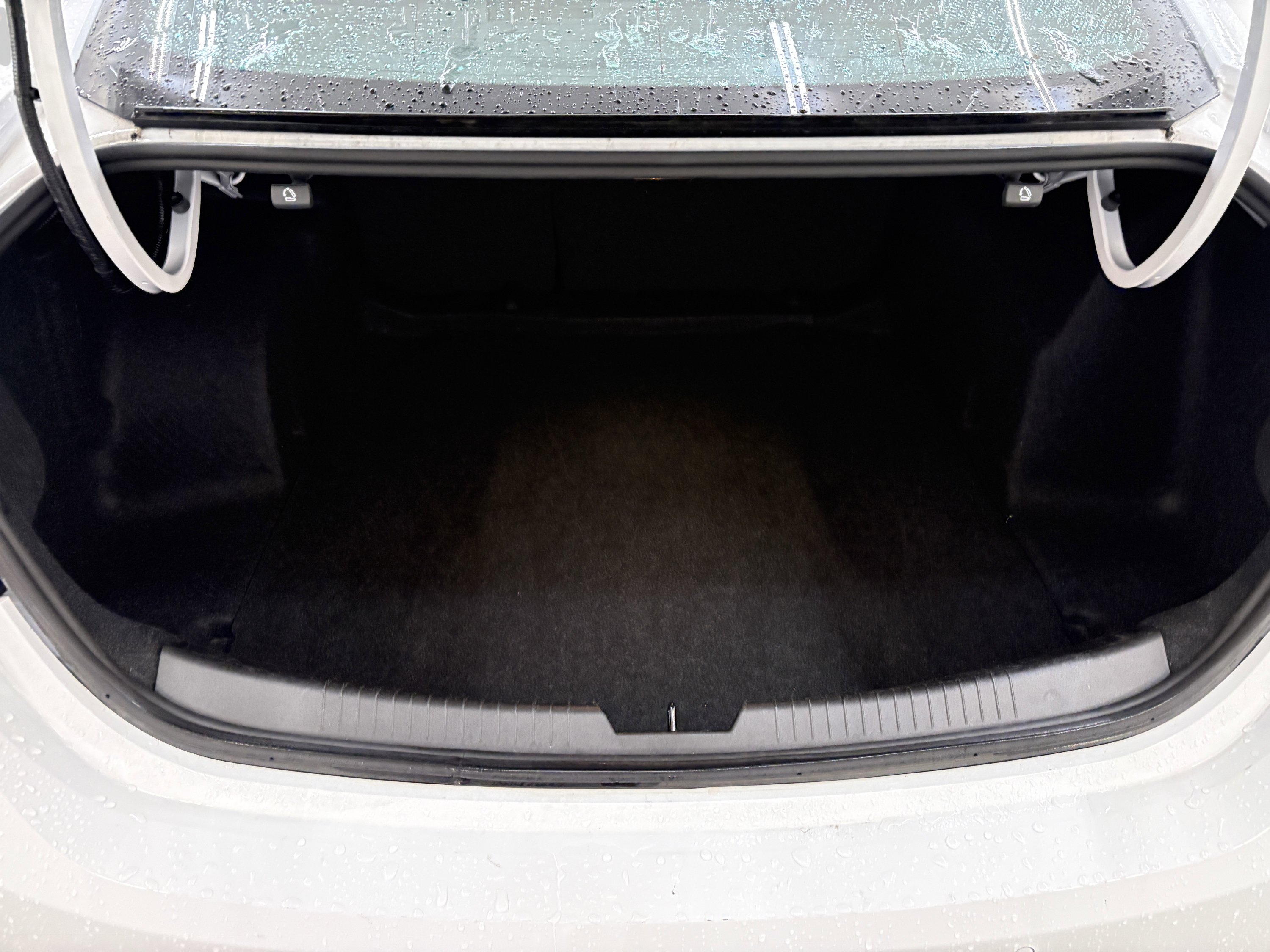 Used 2025 Chevrolet Malibu LT FWD image 9
