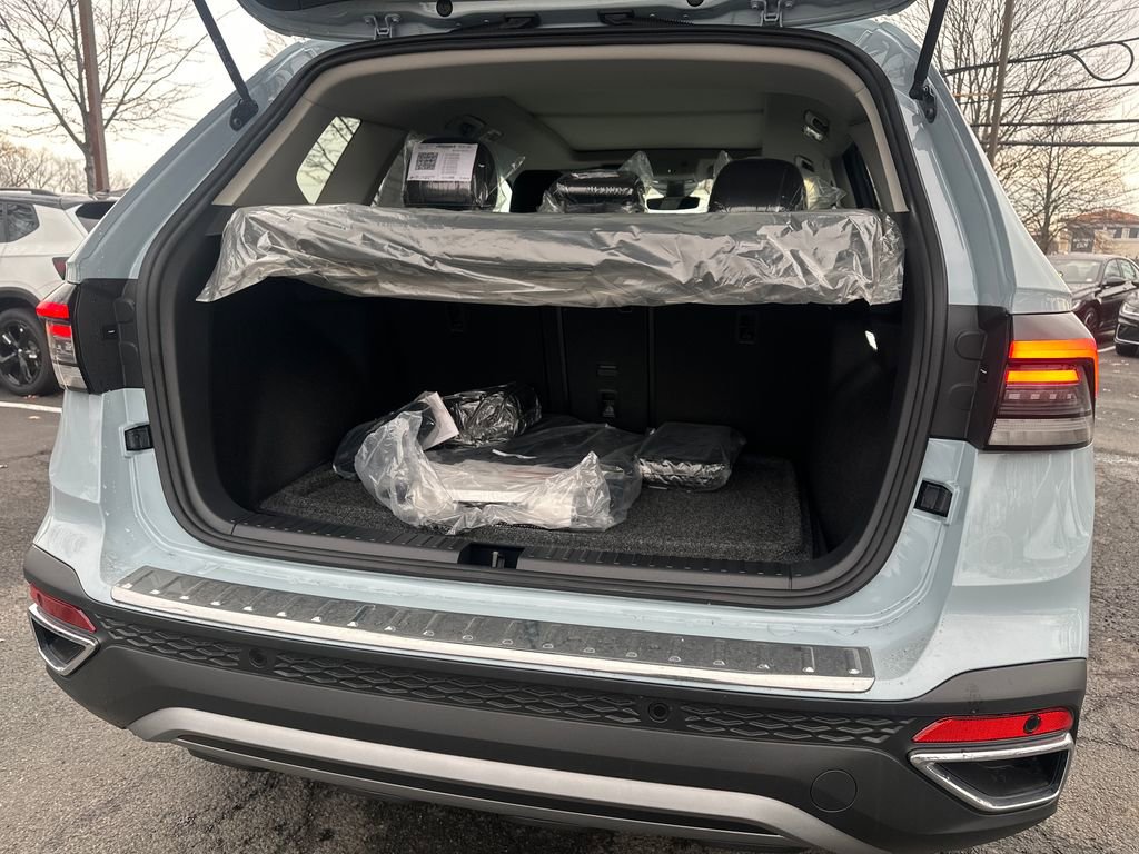 New 2026 Volkswagen Taos SE image 15