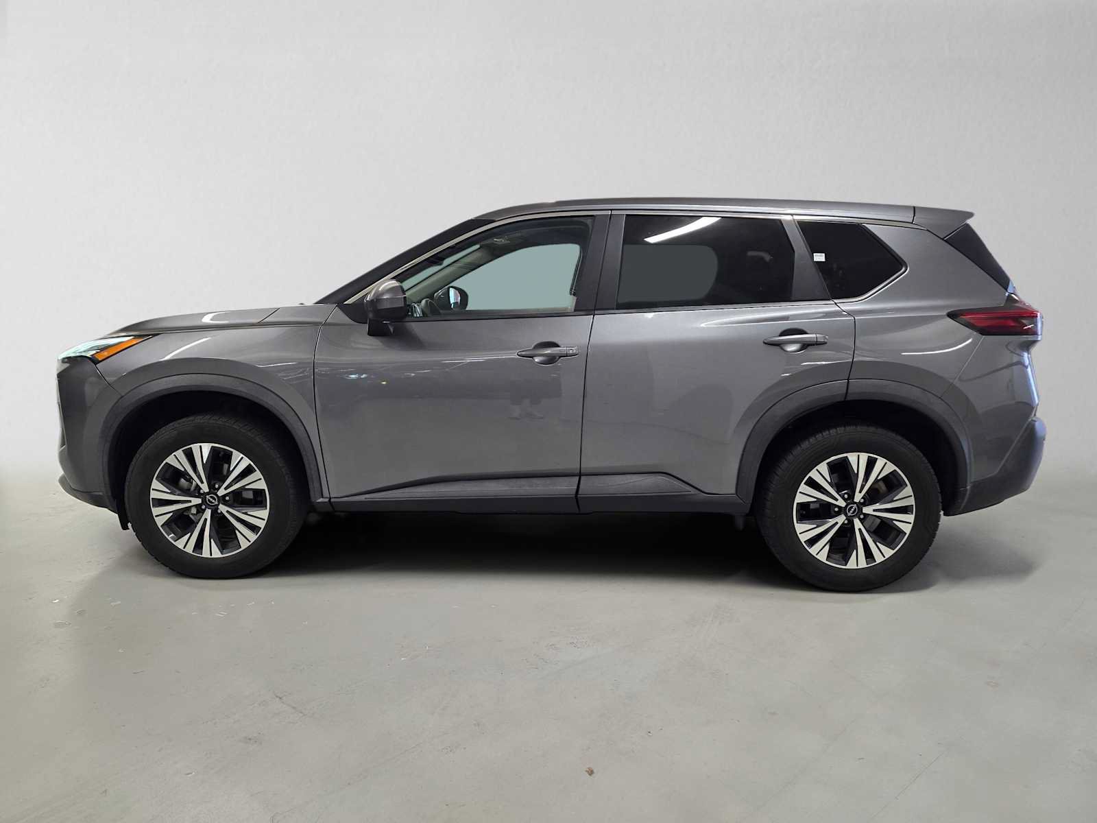 Used 2023 Nissan Rogue SV FWD image 2
