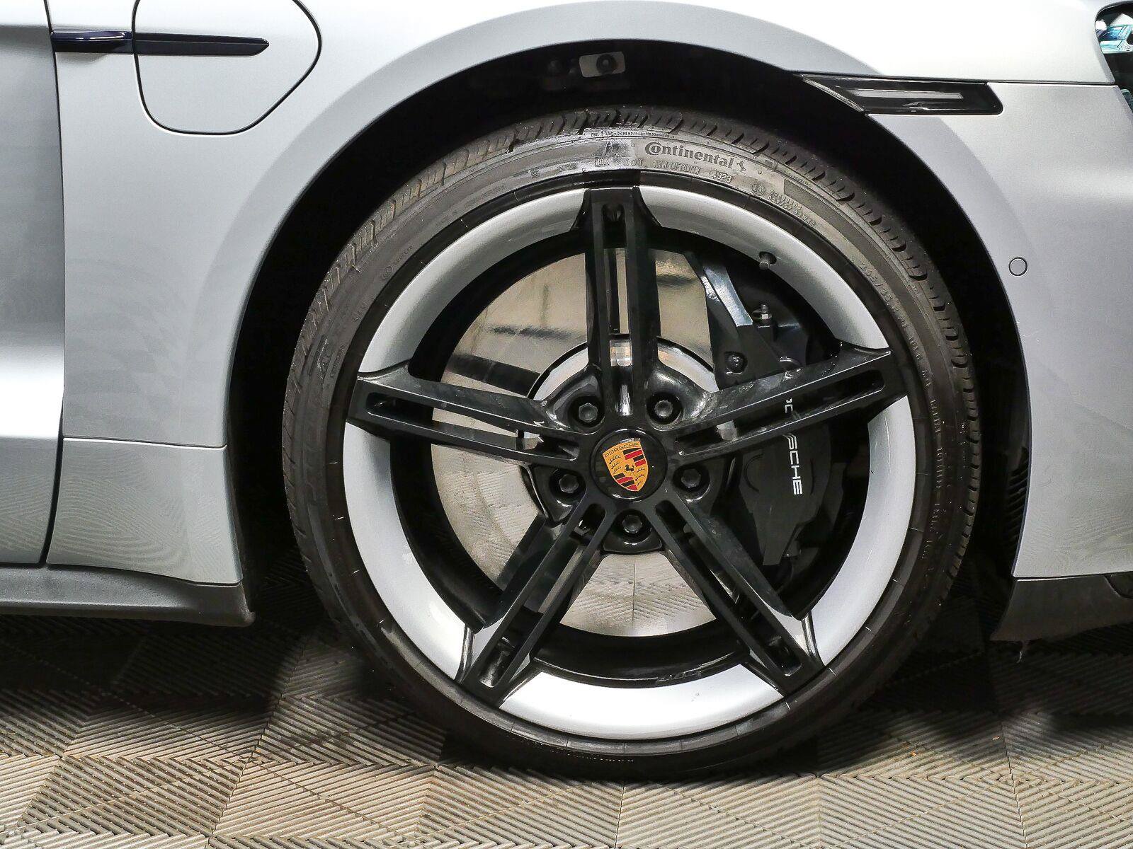 Certified 2020 Porsche Taycan Turbo AWD/4WD image 40