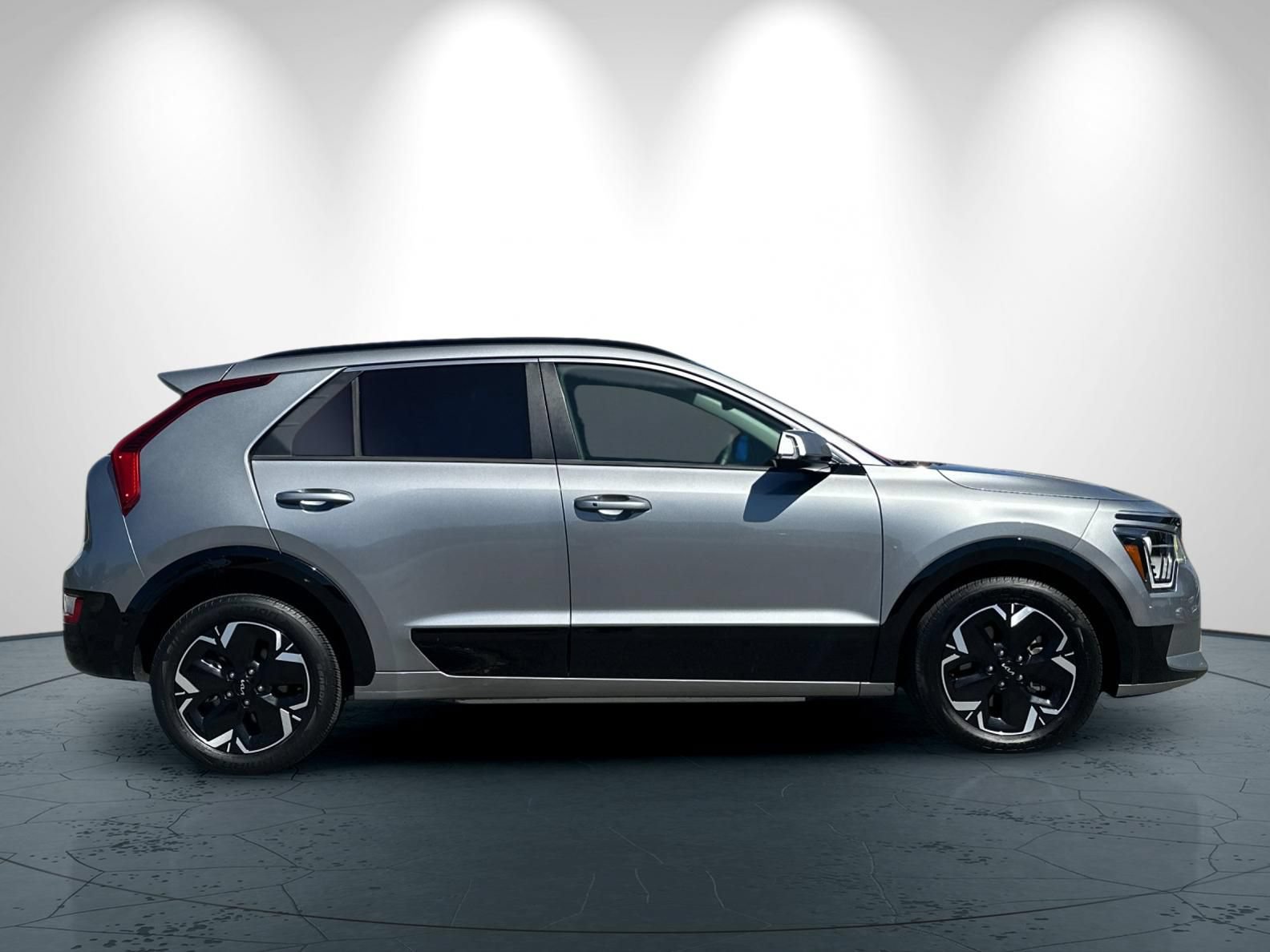 Used 2023 Kia Niro Wind FWD image 3