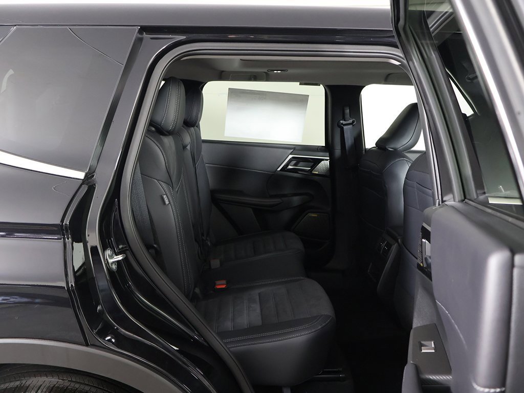 New 2025 Mitsubishi Outlander SE image 34