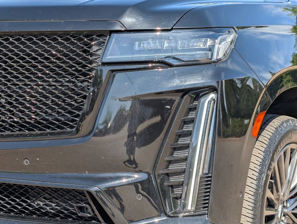 Certified 2023 Cadillac Escalade ESV V w/ LPO, Floor Liner Package AWD/4WD image 8