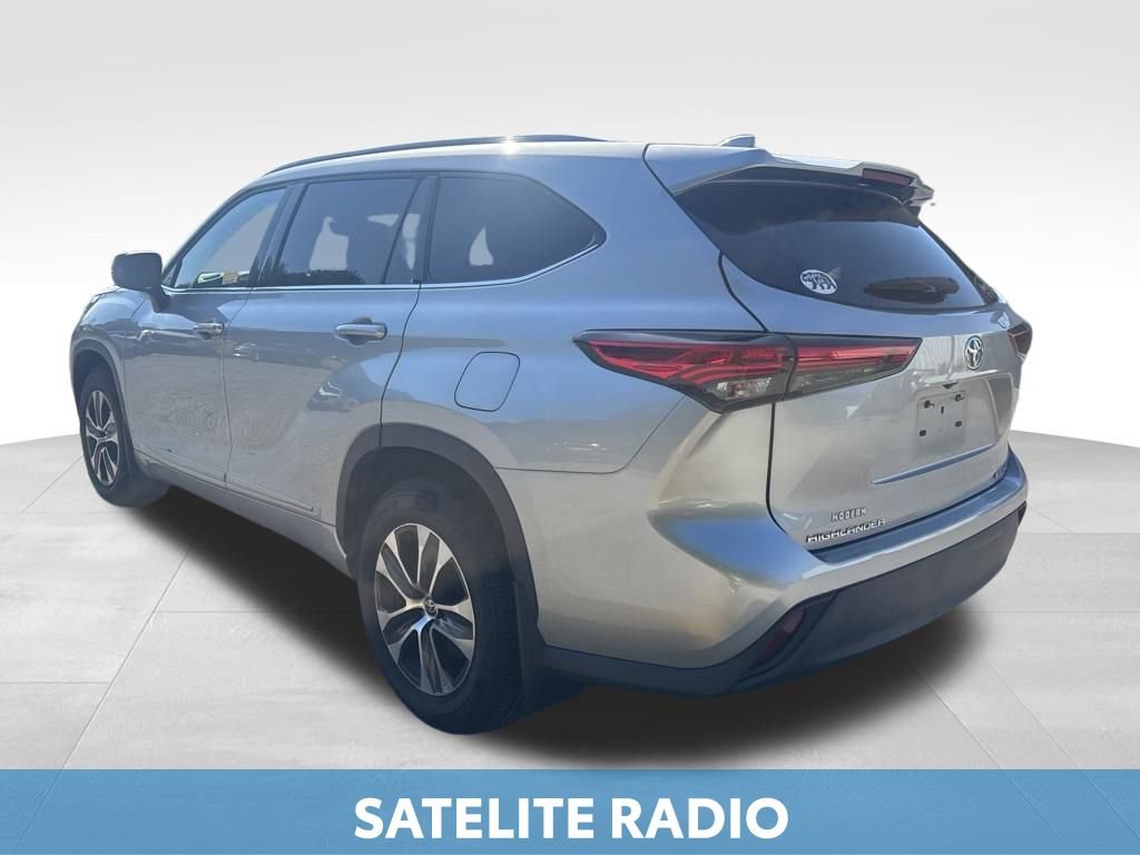 Used 2022 Toyota Highlander XLE AWD/4WD image 8