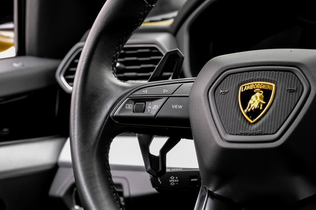 Used 2022 Lamborghini Urus AWD/4WD image 16