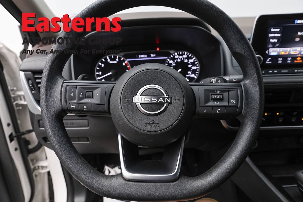 Used 2023 Nissan Rogue S AWD/4WD image 10