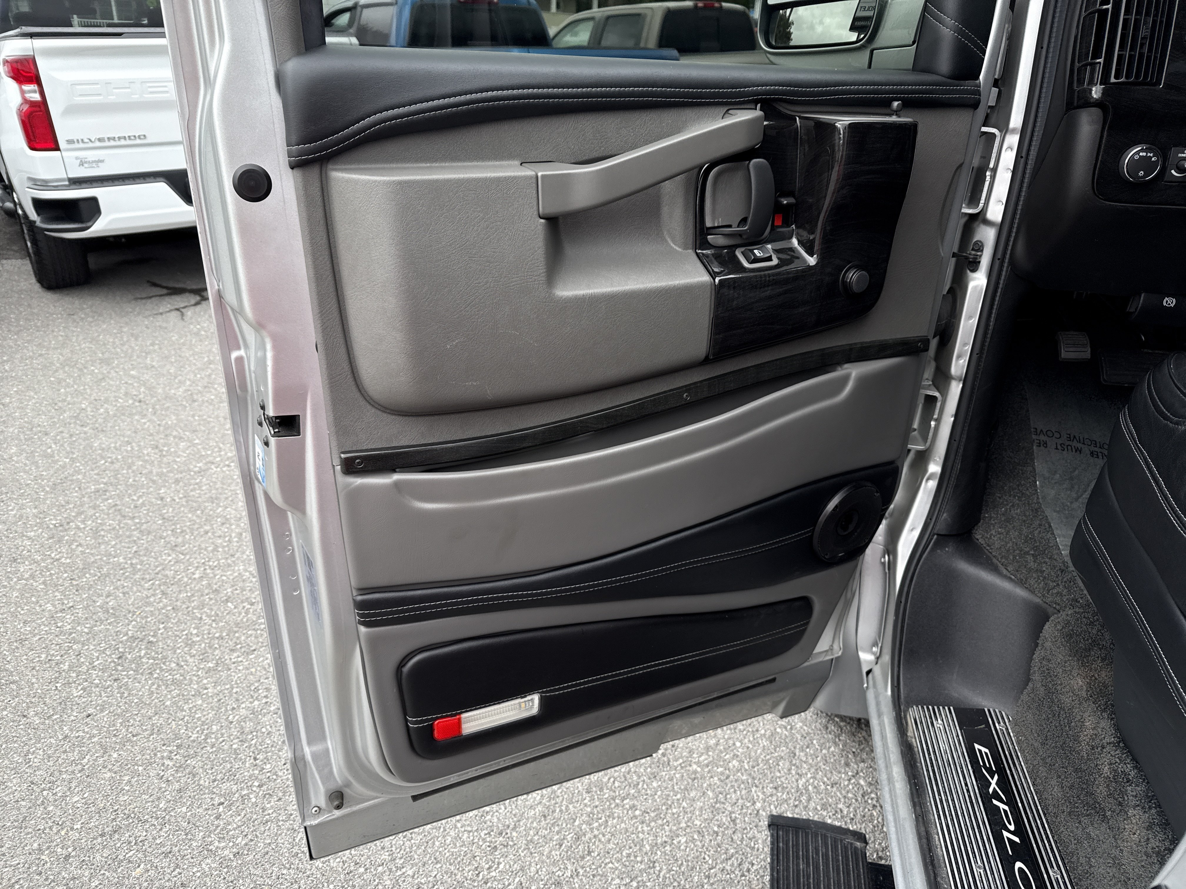 Used 2021 Chevrolet Express 2500 LS w/ Enhanced Convenience Package RWD image 17