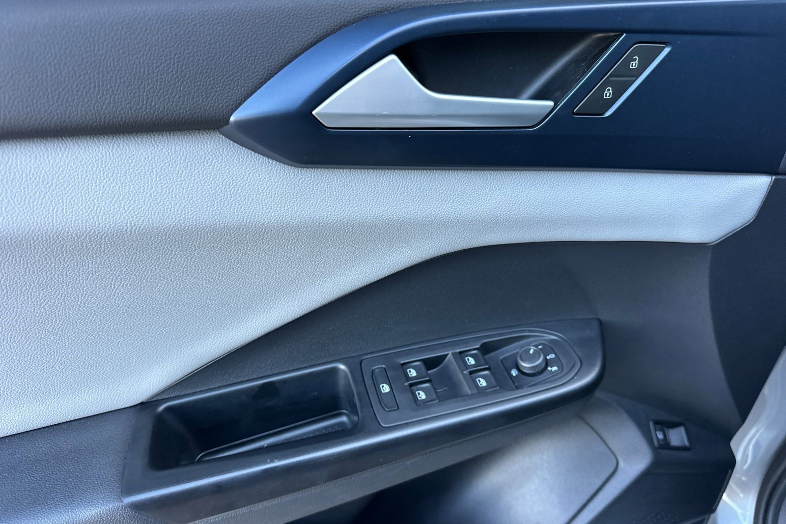 Used 2022 Volkswagen Taos SE image 11