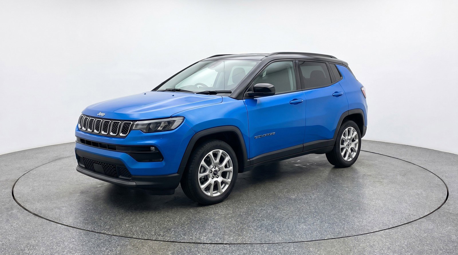 Used 2025 Jeep Compass Limited AWD/4WD image 3
