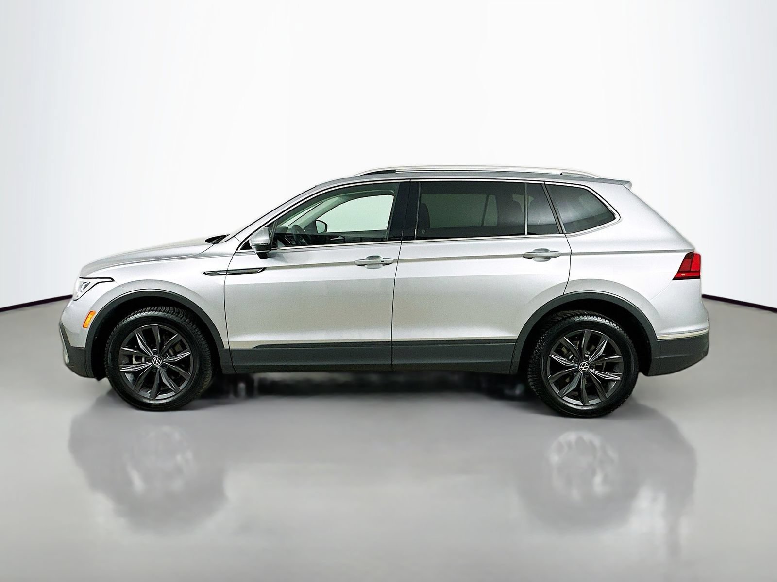 Used 2022 Volkswagen Tiguan SE AWD/4WD image 8