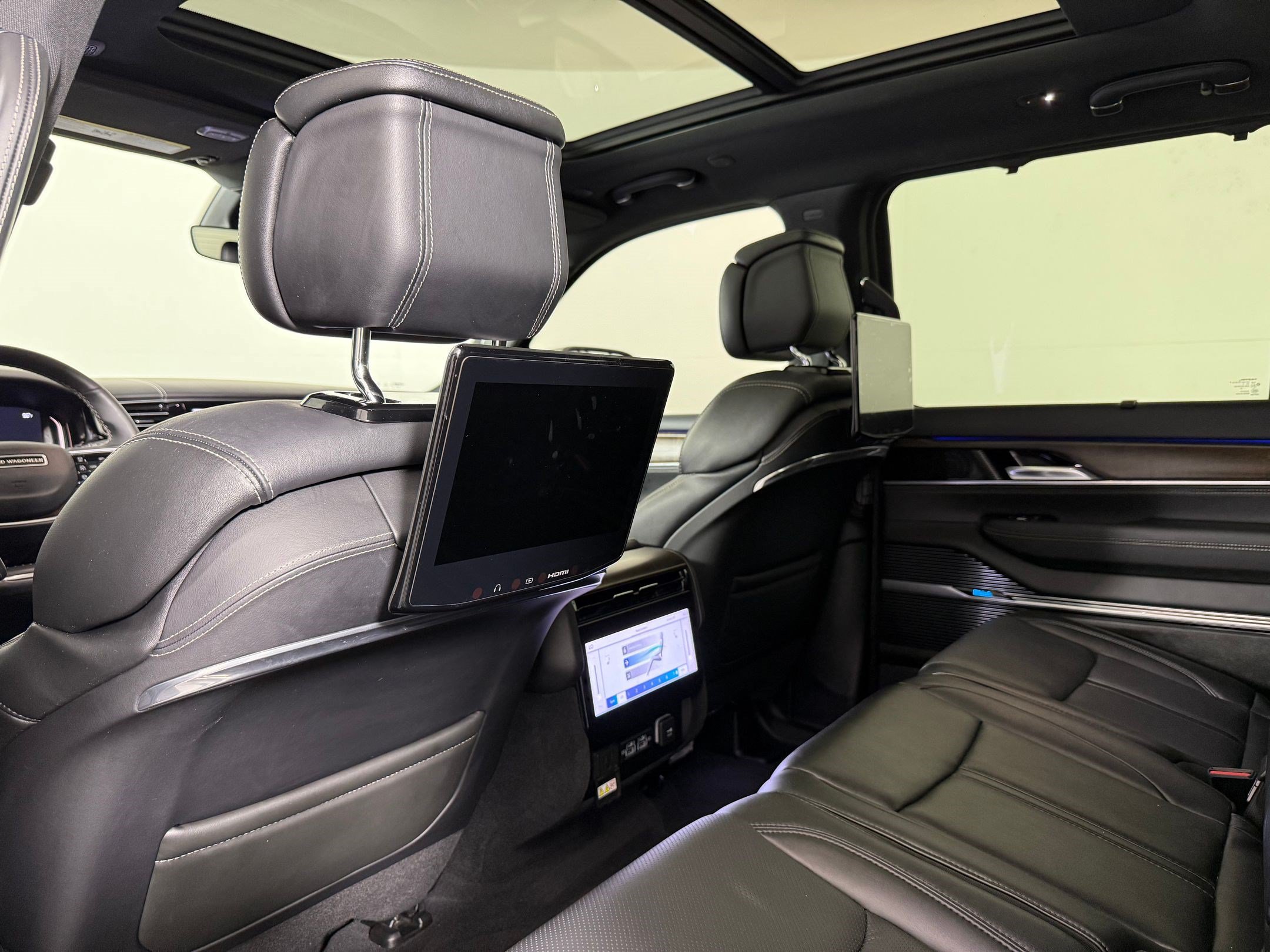 Used 2022 Jeep Grand Wagoneer Series I w/ Rear Seat Video Group 1 AWD/4WD image 26