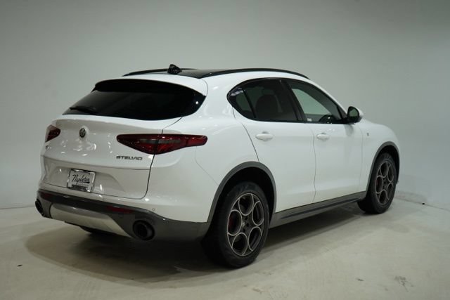 Used 2023 Alfa Romeo Stelvio Ti AWD/4WD image 7