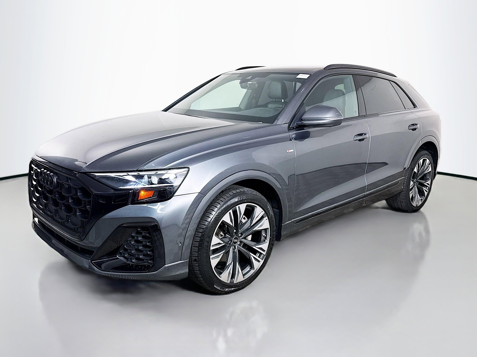 Used 2025 Audi Q8 Premium Plus w/ Premium Plus Package AWD/4WD image 4