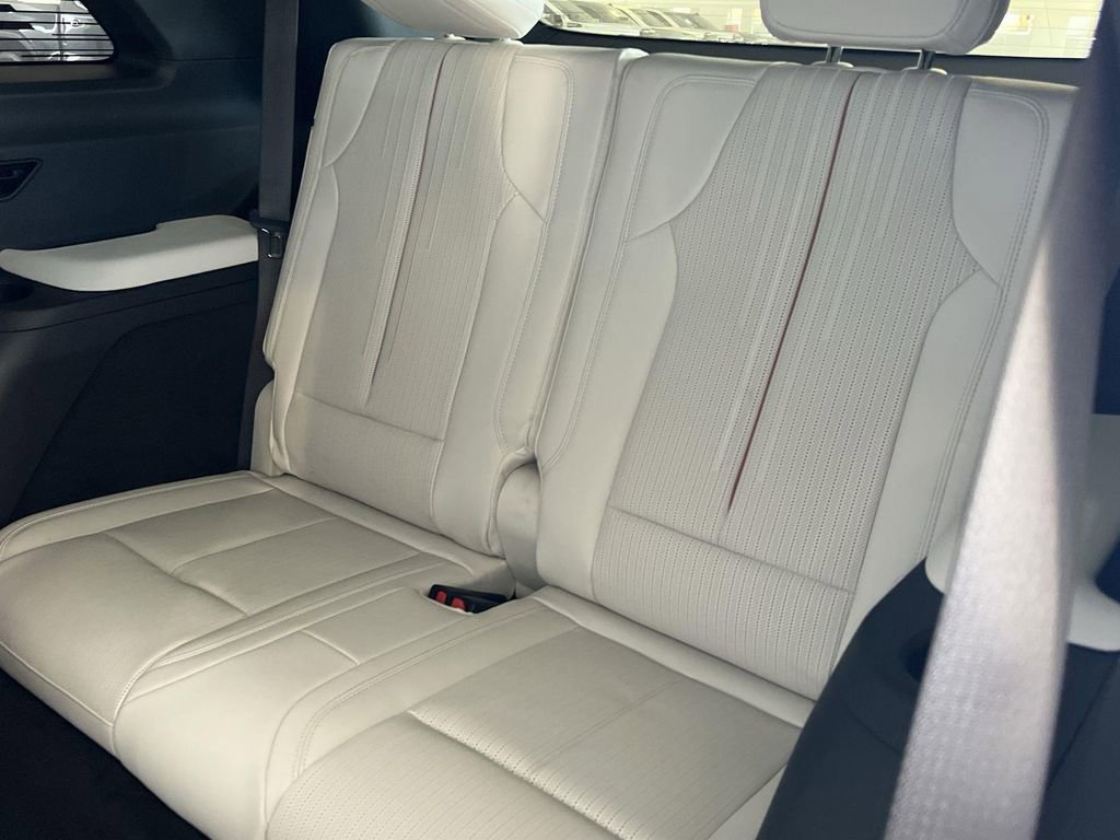 New 2026 Cadillac Vistiq Luxury image 31