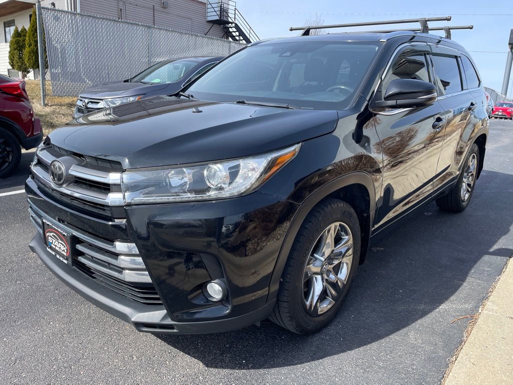 Used 2017 Toyota Highlander Limited Platinum image 3