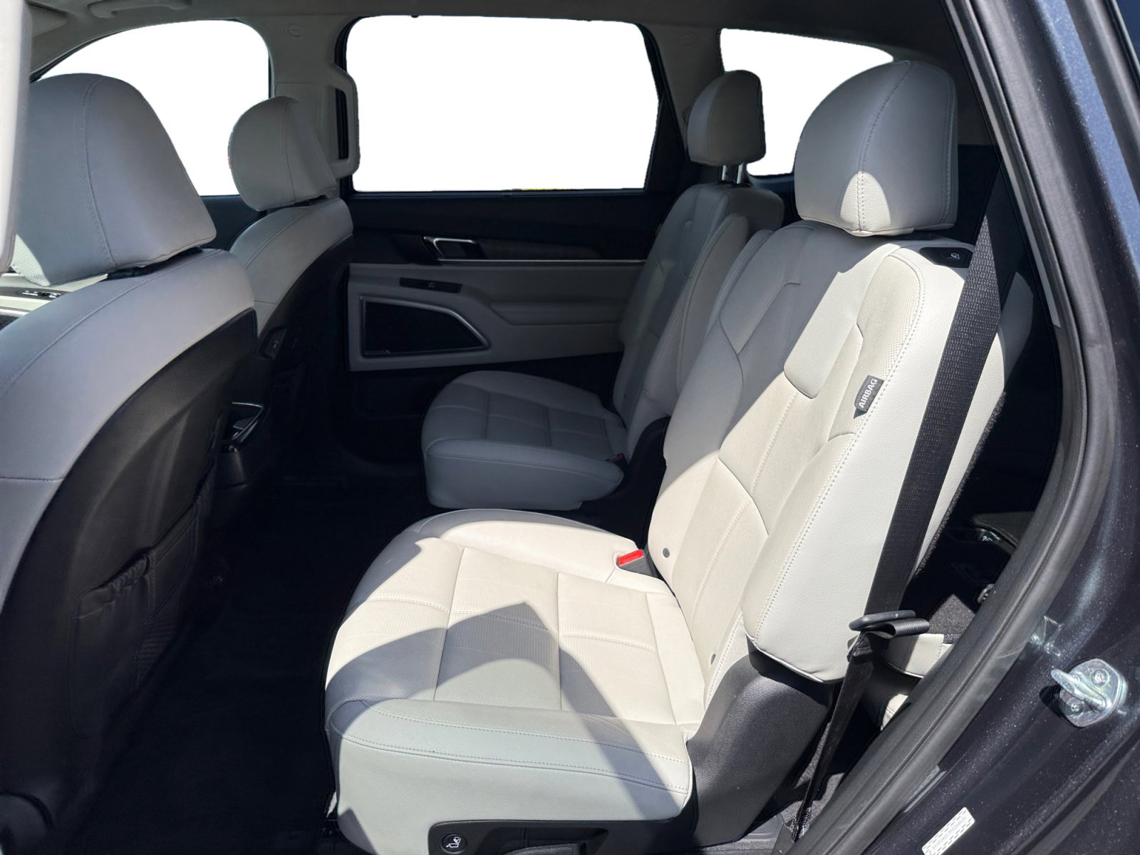 Used 2023 Kia Telluride EX w/ EX Captain's Chair Package image 16