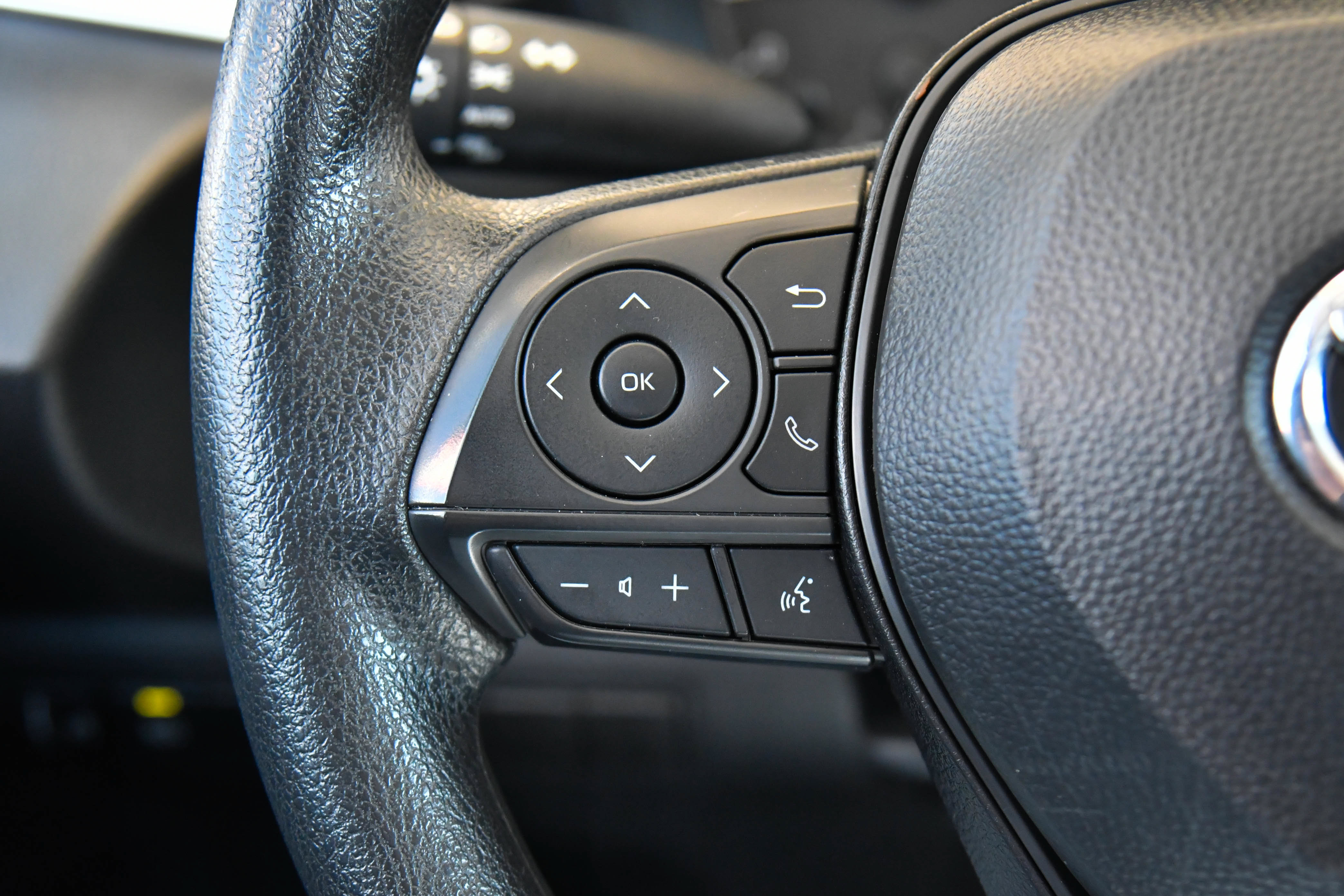 Used 2025 Toyota Corolla LE FWD image 30