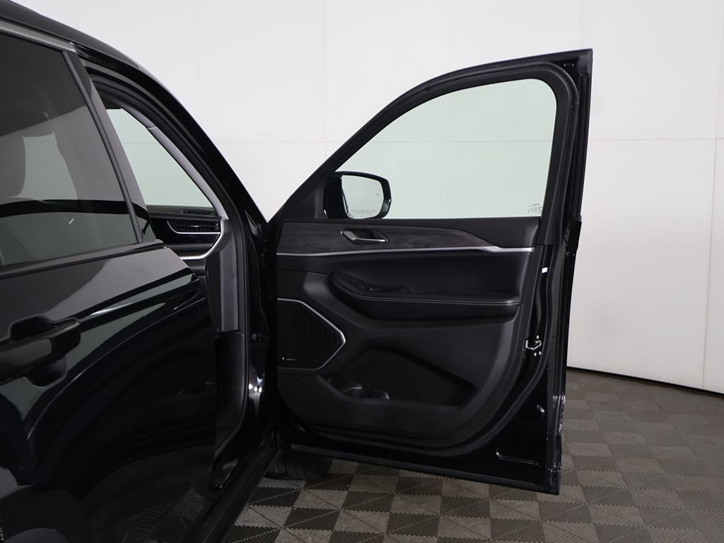 Used 2024 Jeep Grand Cherokee Limited 4xe AWD/4WD image 24
