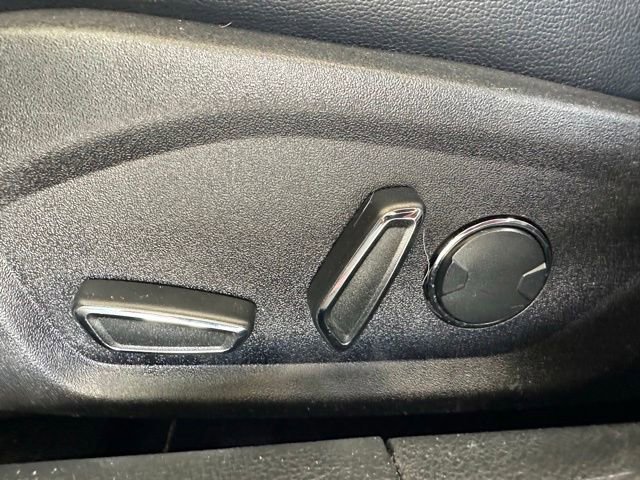 Used 2017 Ford Fusion SE w/ Fusion SE Technology Package FWD image 26