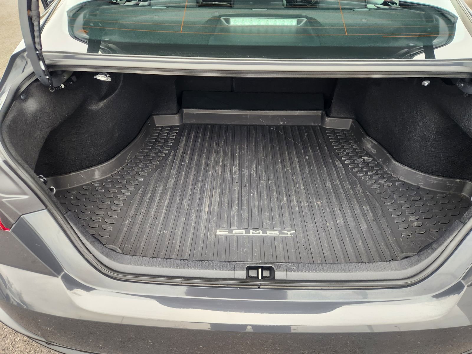 Used 2025 Toyota Camry SE image 32