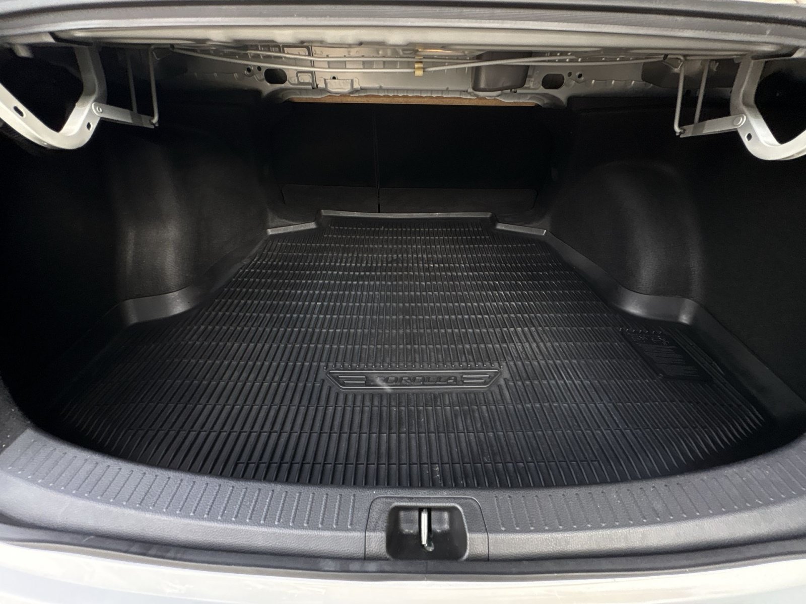 Used 2021 Toyota Corolla LE FWD image 24