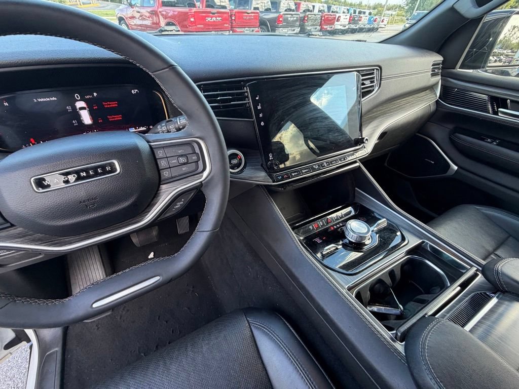 Used 2024 Jeep Wagoneer Series III AWD/4WD image 12