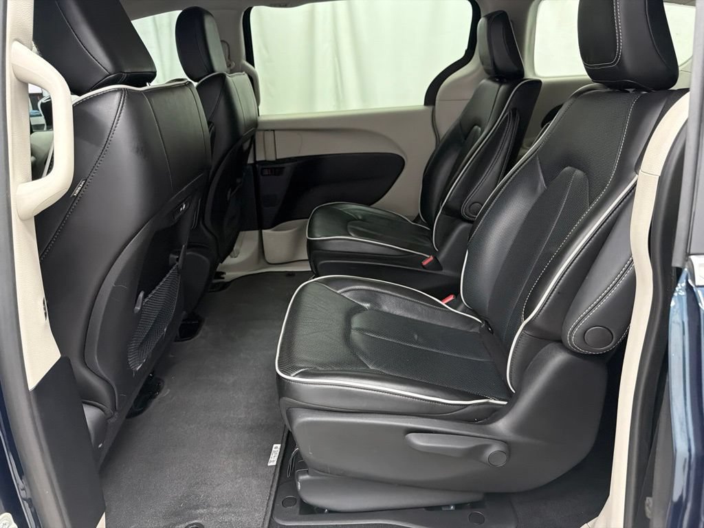 Used 2023 Chrysler Pacifica Limited FWD image 23