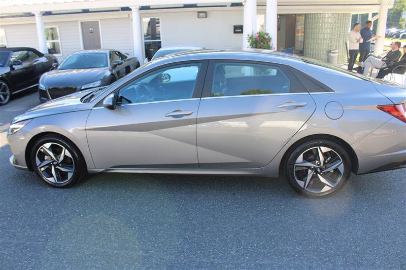 Used 2023 Hyundai Elantra Limited FWD image 4