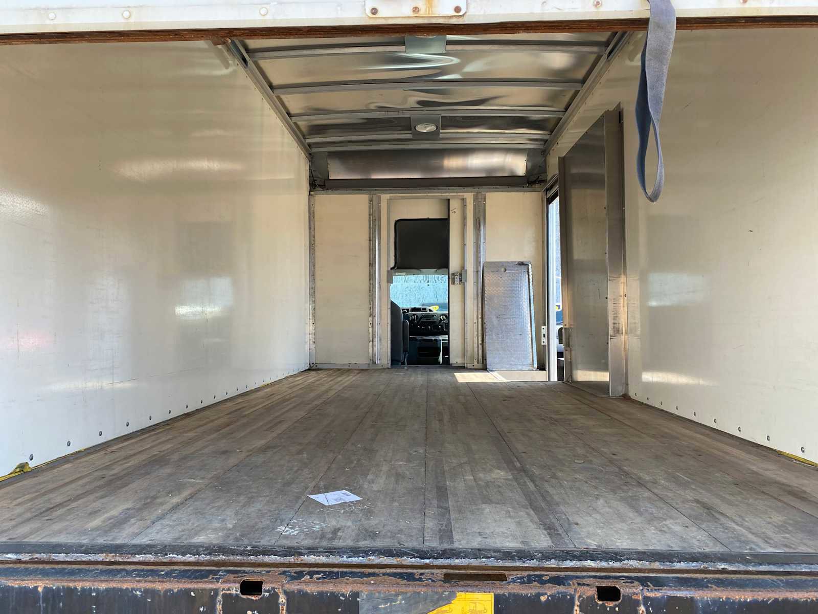 Used 2017 Ford E-450 and Econoline 450 Super Duty RWD image 19