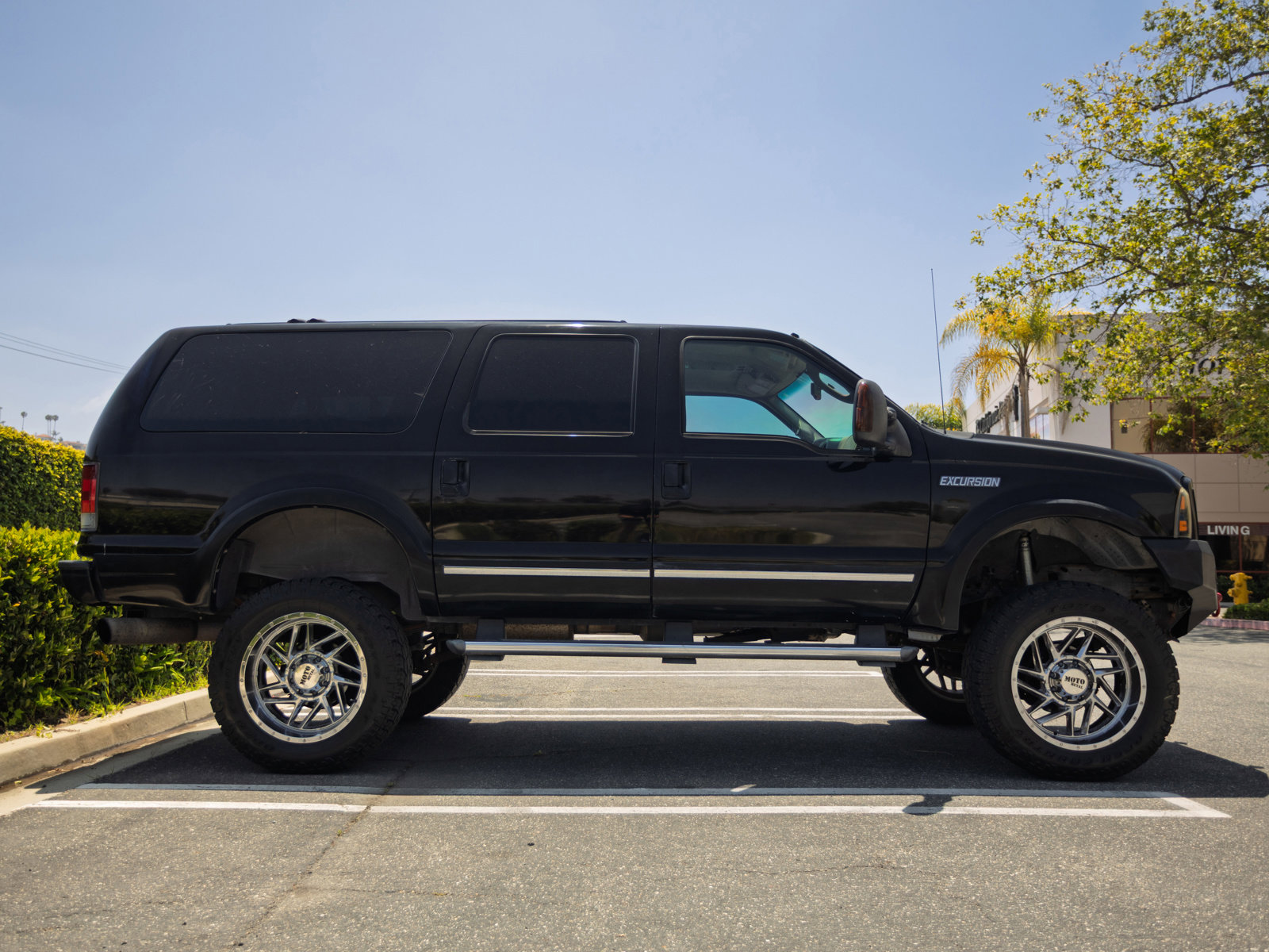 Used 2005 Ford Excursion Limited AWD/4WD image 4
